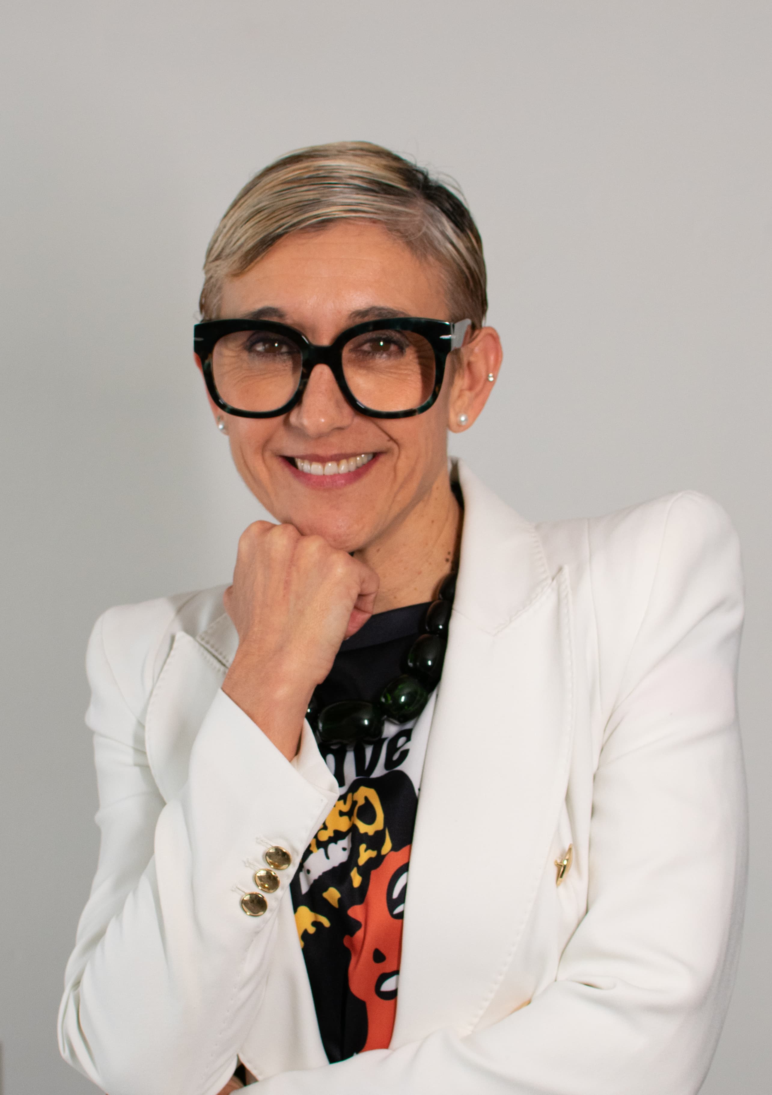 Mara Álvarez presentando